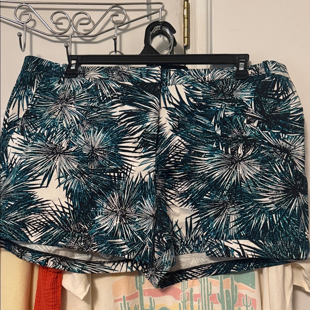 Attention Tropical Print Women's Shorts